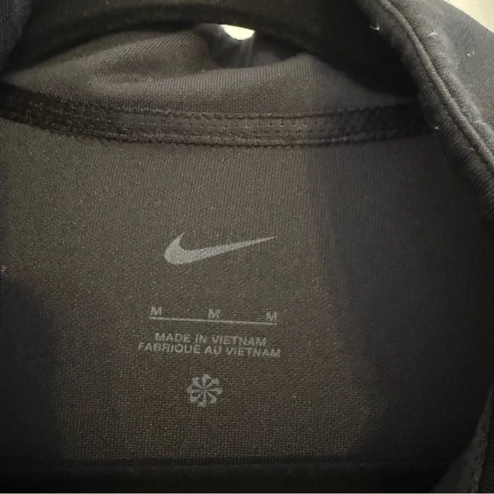 Nike Cropped Zip Up Jacket Black Lightweight Athleisure Gym Medium - Picture 2 of 11